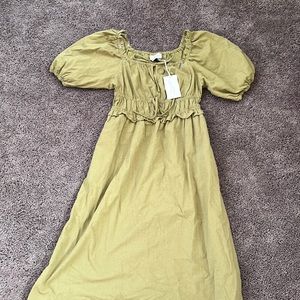 New with tags, universal thread dress puff sleeves XS